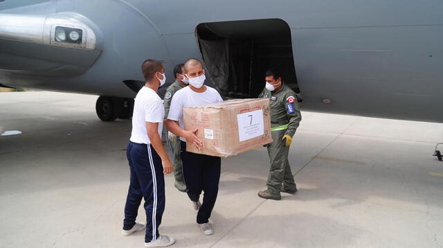 Las Fuerzas Armadas ayudaron con el traslado de los equipos de protección.