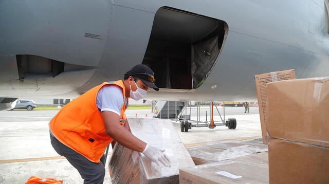 Las Fuerzas Armadas ayudaron con el traslado de los equipos de protección.