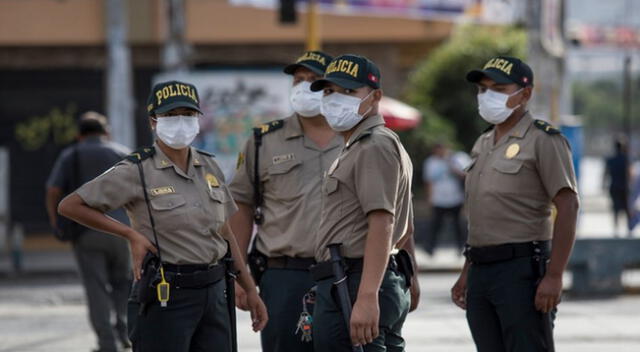 Efectivos de la PNP pondrán multas a las personas que no acaten la ley.