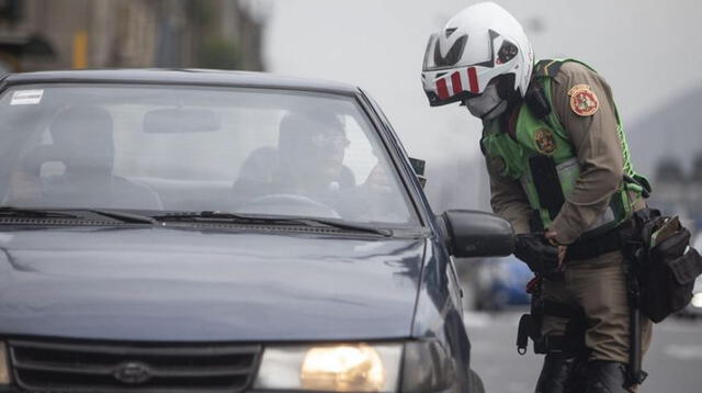 ¿Trabajadores de servicios esenciales podrán usar pase laboral vehicular?