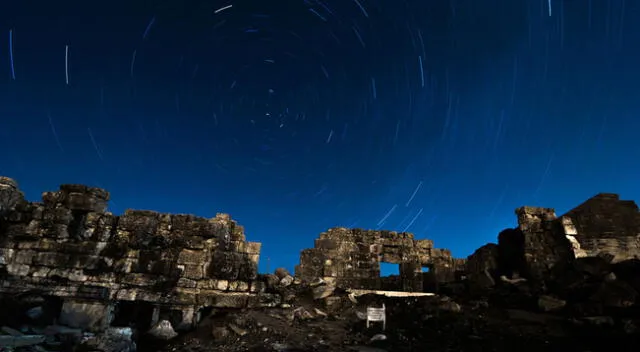 Las líridas  sobre la ciudad antigua de Aizanoi, en la provincia de Kütahya, Turquía. 23 de abril de 2014.