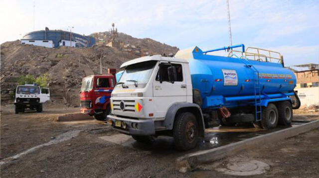 Sedapal abastece de agua gratuita en la Villa Panamericana