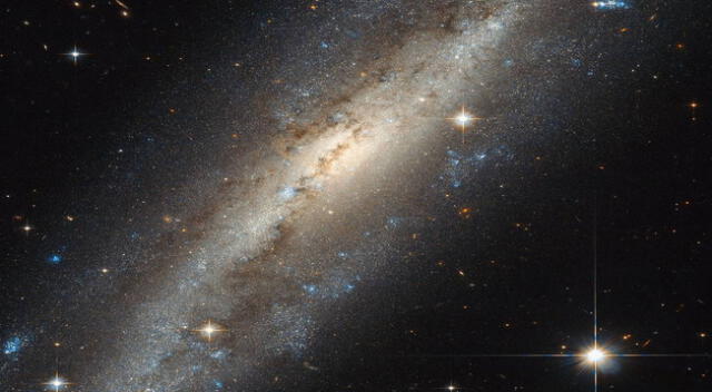 Científicos estudian el largo historial ‘caníbal’ que habría tenido esta galaxia | Foto: NASA