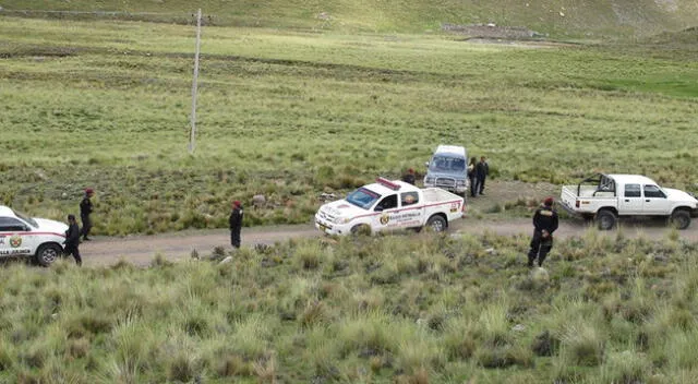 Policías son agredidos salvajemente por turba.