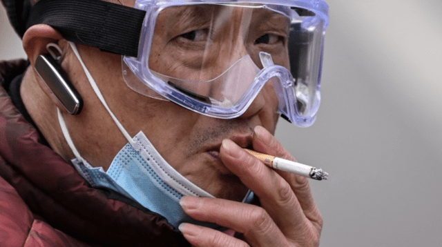 La nicotina altera los pulmones y puede producir enfermedades como el cáncer o accidentes cardíacos.