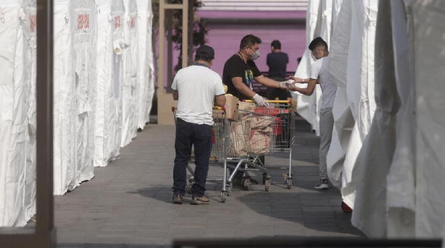 Cerca de 400 ciudadanos varados son beneficiados con la instalación de estas carpas.