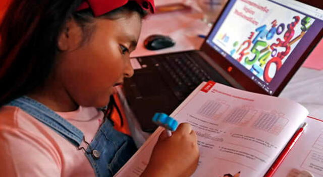 Niña estudia con 'Aprendo en casa'