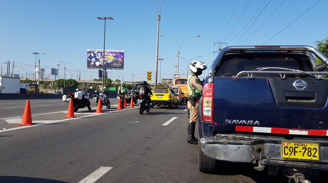 La Policía Nacional impone una multa de 6 mil soles a los chofersd que no cumplen con los requisitos del Pase Personal Laboral.