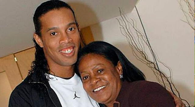 Ronaldinho está preocupado por el estado de su madre tras la pandemia de coronavirus.