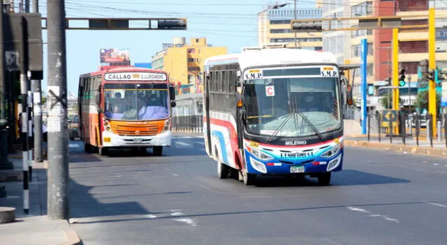 Varias unidades de transporte público vienen laborando pese al estado de emergencia. Foto: Edgar Rivadeneyra