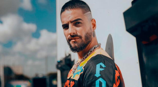 Maluma acompañó su sentido mensaje con una fotografía cortándole el cabello a su abuelo.