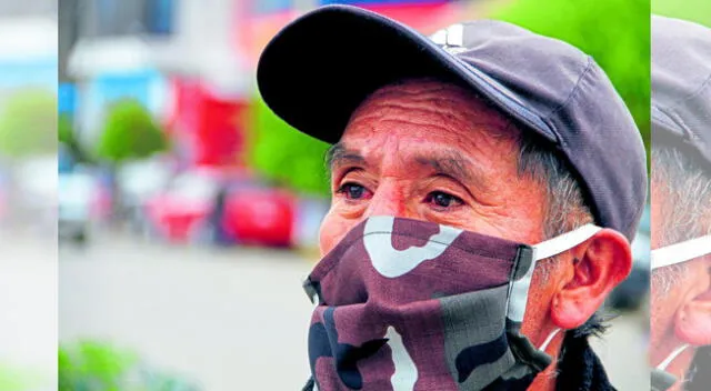 Anciano depende del balón de oxigeno para vivir.