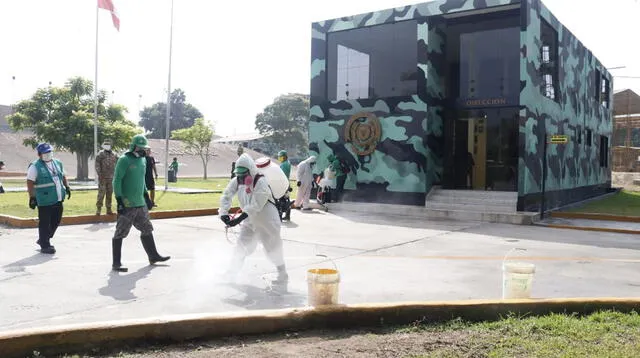 Municipalidad de Villa María del Triunfo colaboró con la fumigación de la Escuela de Paracaidistas de Chorrillos.