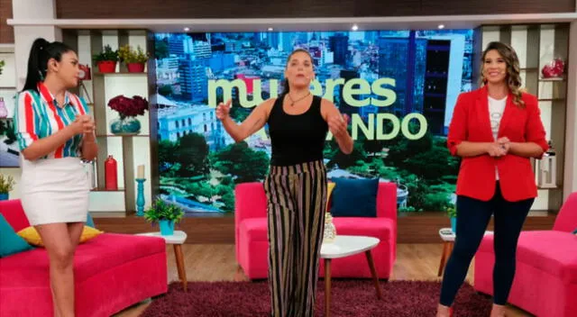 Thais Casalino se emociona al ver la sorpresa de sus hijos.