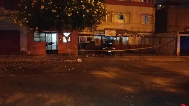 Abandonan ataud en plena vía publica