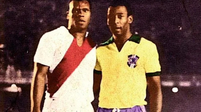 Perico León y Pelé juntos defendiendo los colores de sus países.