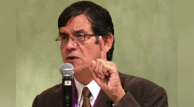 Ciro Maguiña vicedecano del Colegio de Médicos del Perú.