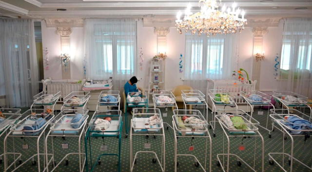 Más de 50 bebés se encuentran en el hotel a la espera de sus padres.
