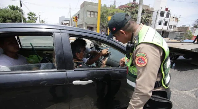 Pase Vehicular: ¿Puedo usar mi propio vehículo para acudir a mi centro laboral? A continuación conoce quiénes pueden usar su carro en estado de emergencia.