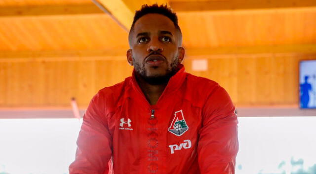 Jefferson Farfán realiza ejercicios, pese a estar contagiado.