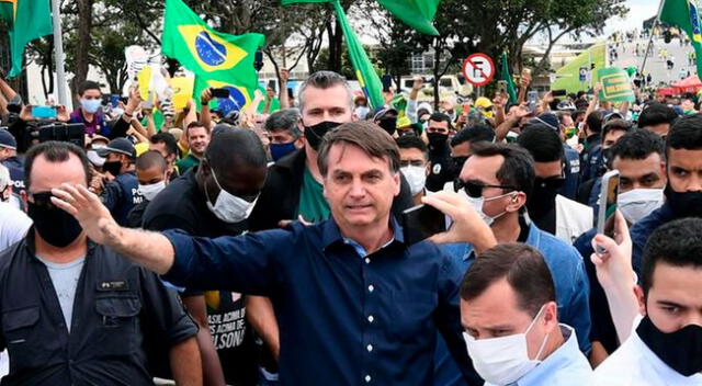 Jair Bolsonaro participa en mitín sin protección ante el coronavirus.