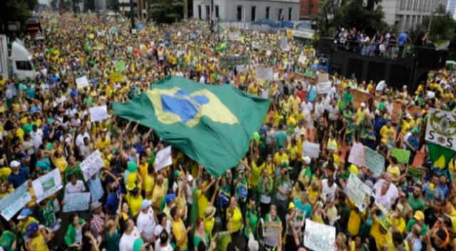 Multitud salió a las calles de Brasil para saludar al presidente Bolsonaro.