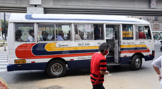 Suspenden transporte urbano y de taxis en Arequipa.