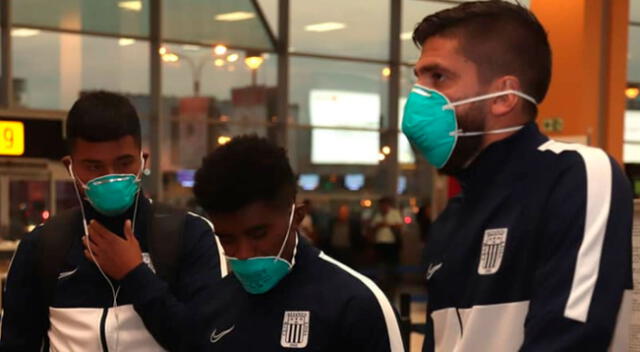 Alianza lima usó mascarillas para viajar a Argentina y enfrentar a Racing.