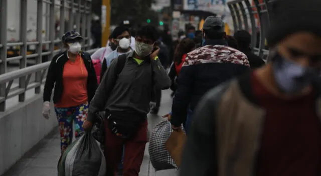 Vendedores toman calles de Lima.