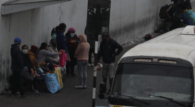 Vendedores toman calles de Lima.