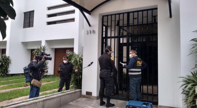 Ministerio Público y Policía Anticorrupción allanan casa del cantante.