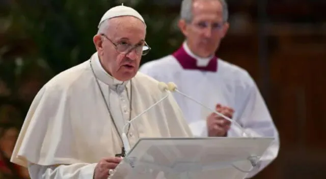 El papa pidió a los estadounidenses que imploraran a Dios por la reconciliación nacional.