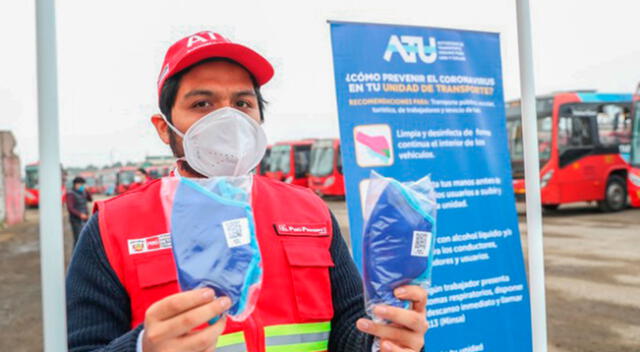 ATU entrega mascarillas a taxistas