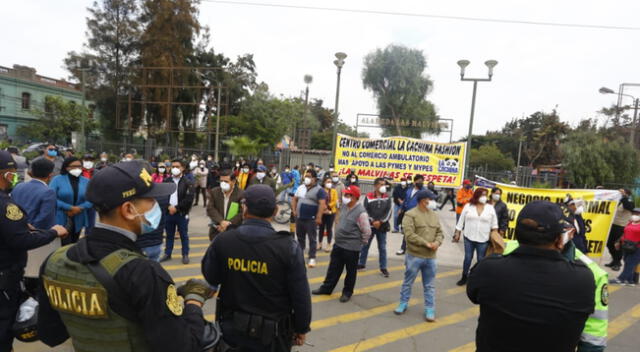 Comerciantes de Las Malvinas realizan protesta.