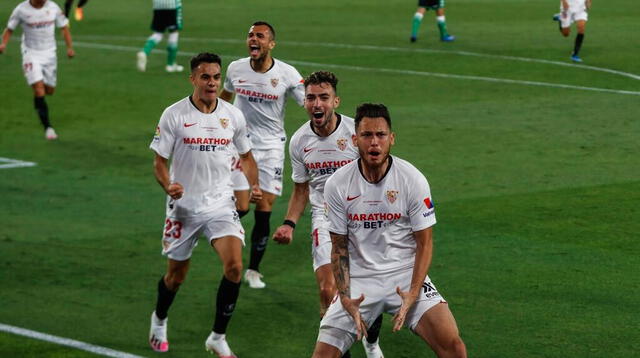 Lucas Ocampos anotá el segundo gol del Sevilla.