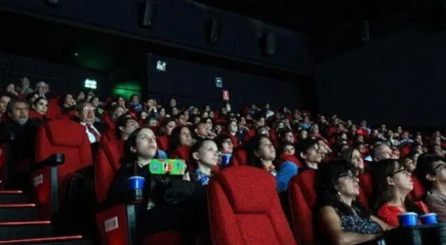 Cines abrirían sus salas en las próximas semanas.