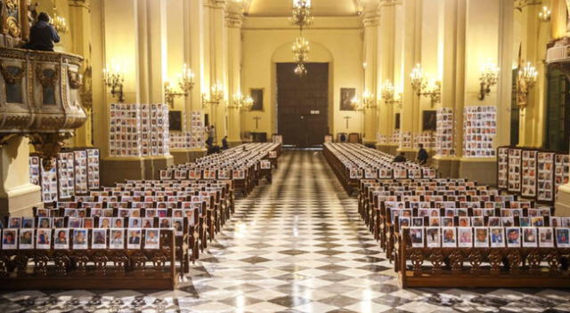 Fotos de médicos y enfermeras en Catedral de Lima