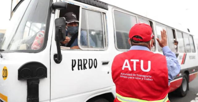 Pareja cree que el Gobierno discrimina al transporte público.