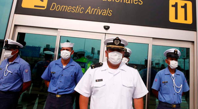 Titular del MTC, Carlos Lozada, anunció las nuevas normas de seguridad que se aplicarán en los aeropuertos a fin de evitar el coronavirus.