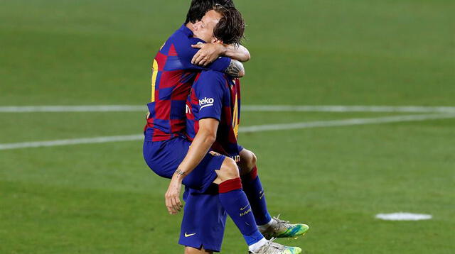 Rakitic celebra con Messi su tanto ante el Athletic