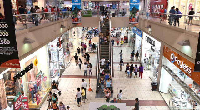 Hasta dos horas esperan en Mega Plaza para comprar cervezas, televisores 4K y gaseosas.