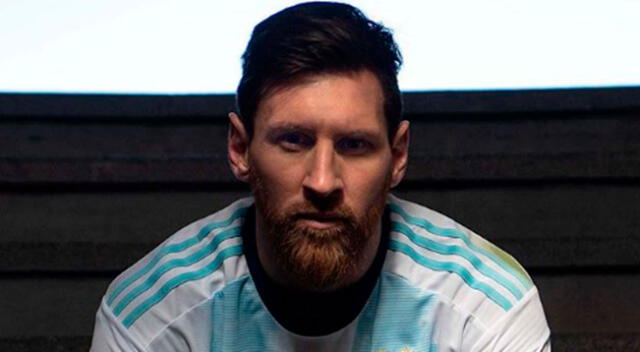 Lionel Messi con la camiseta de la selección de Argentina.