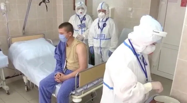 Voluntario que recibió la vacuna experimental de Rusia contra el COVID-19