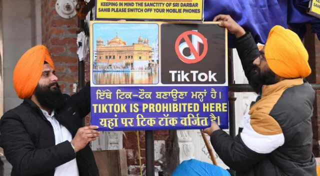 Un cartel en el que se lee "TikTok prohibido aquí". AFP