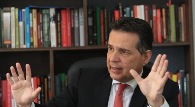 Omar Chehade pide al presidente Martín Vizcarra “que no se meta con el Congreso”.