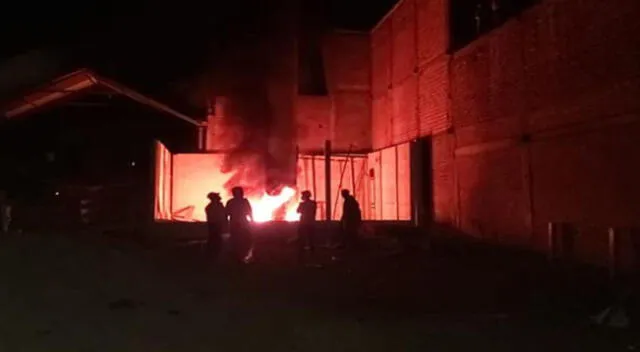 Vecinos de Junín incendiaron antena telefónica por miedo a transmisión de COVID-19.