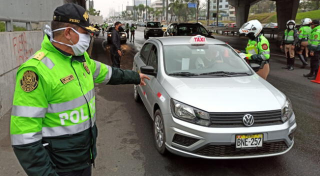 PNP realiza operativo para prevenir el COVID-19.