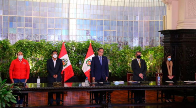 Presidente Martín Vizcarra y su gabinete dieron un minuto de silencio por los fallecidos de accidente en helicóptero en Bagua.