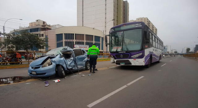 El chofer del bus no pudo evitar la colisión, pese a que intentó detenerse.