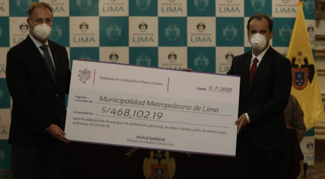 Jorge Muñoz recibe donación de República Checa.